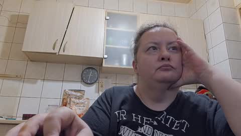 Snapshot of bethnorth chatting on April 4, 2:32 am bethnorth online show from April 4, 2:32 am