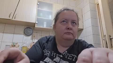 Snapshot of bethnorth chatting on April 13, 12:16 am bethnorth online show from April 13, 12:16 am