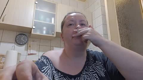 Snapshot of bethnorth chatting on April 27, 1:03 am bethnorth online show from April 27, 1:03 am