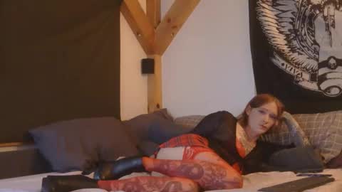 Snapshot of betsybradcock chatting on October 29, 2:25 am Betsy online show from October 29, 2:25 am