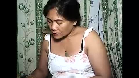 Snapshot of betty_83 chatting on December 16, 11:44 am betty_83 online show from December 16, 11:44 am