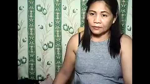 Snapshot of betty_83 chatting on December 24, 2:54 pm betty_83 online show from December 24, 2:54 pm