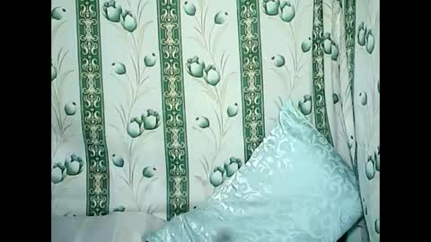 Snapshot of betty_83 chatting on January 11, 3:31 pm betty_83 online show from January 11, 3:31 pm