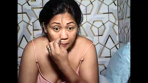 Snapshot of betty_83 chatting on April 19, 12:00 am betty_83 online show from April 19, 12:00 am