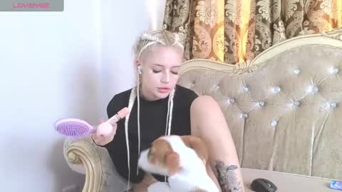 Snapshot of betty_blame chatting on March 12, 8:30 am Betty and Oscar online show from March 12, 8:30 am