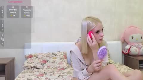Snapshot of betty_blame chatting on September 24, 9:01 am Betty and Oscar online show from September 24, 9:01 am