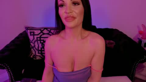 Snapshot of bettybishop chatting on March 3, 1:31 pm NatashaxoBangs online show from March 3, 1:31 pm