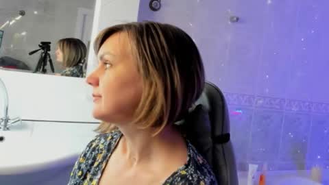 Snapshot of bettygibsonn chatting on March 25, 8:09 am Betty online show from March 25, 8:09 am