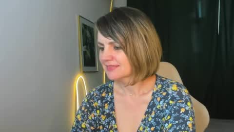 Snapshot of bettygibsonn chatting on April 8, 8:14 am Betty online show from April 8, 8:14 am