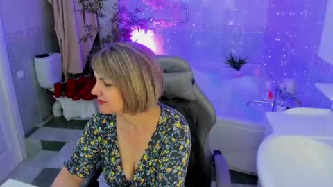 Snapshot of bettygibsonn chatting on April 16, 8:15 am Betty online show from April 16, 8:15 am