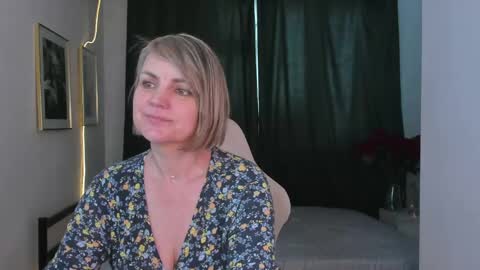 Snapshot of bettygibsonn chatting on April 17, 8:39 am Betty online show from April 17, 8:39 am