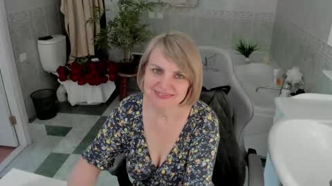 Snapshot of bettygibsonn chatting on April 23, 5:30 am Betty online show from April 23, 5:30 am