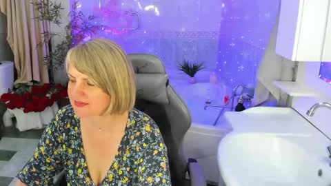 Snapshot of bettygibsonn chatting on May 7, 8:09 am Betty online show from May 7, 8:09 am