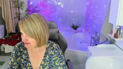 Snapshot of bettygibsonn chatting on May 15, 8:43 am Betty online show from May 15, 8:43 am