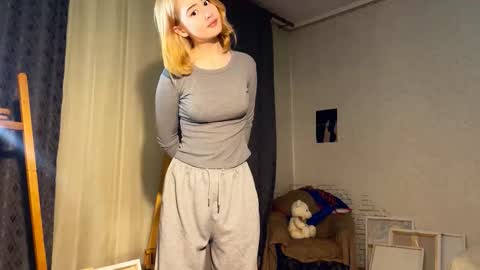 Hinata online show from February 18, 11:17 am