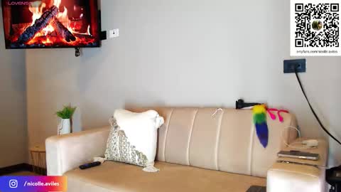 Nicolle Aviles online show from November 4, 2:27 pm