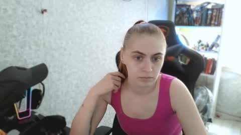 beverly_yay online show from April 27, 1:09 pm