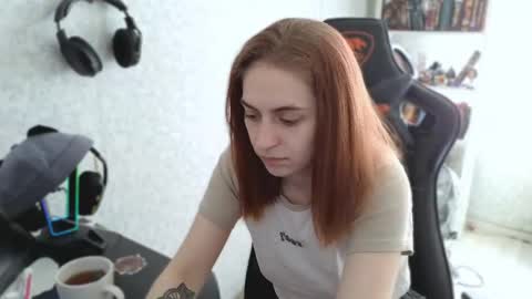 beverly_yay online show from April 30, 8:42 am