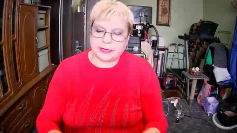 BeverlyQCynia online show from October 21, 11:00 am