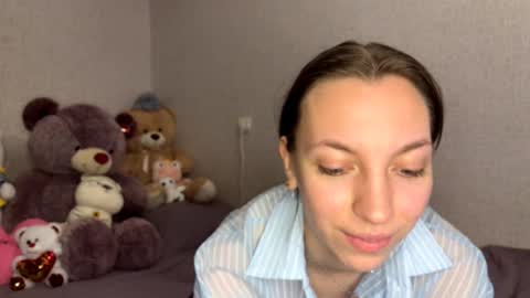 Bella online show from March 28, 8:19 pm