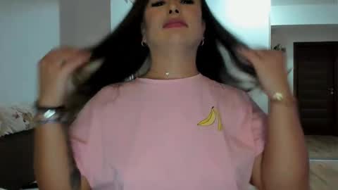   BeyonceDoll       Twitter DollBeyonce    online show from November 27, 8:55 pm