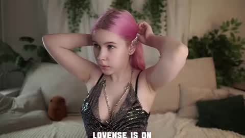 Eliz online show from December 5, 1:36 am