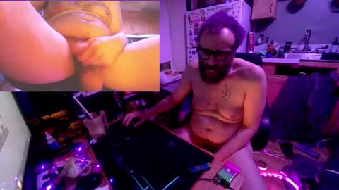 Snapshot of bfg1016 chatting on October 17, 2:52 pm LilHoeBag online show from October 17, 2:52 pm