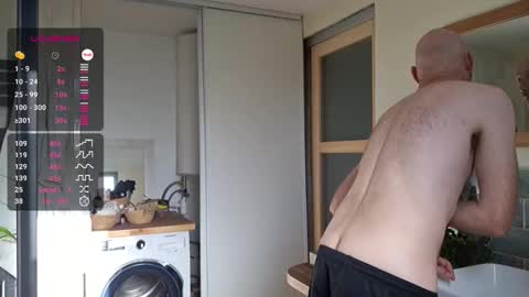 My name is David and if you like public exhibitions you wont be disappointed with me LoL - My favorite vibes is 44  online show from October 25, 10:01 am