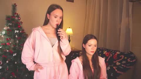 Lisa and Alice online show from December 1, 2:00 pm