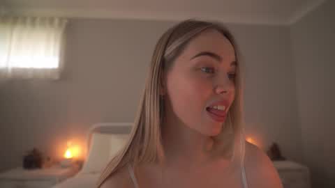 Snapshot of bibi_it_is chatting on September 14, 1:38 am Bibi online show from September 14, 1:38 am