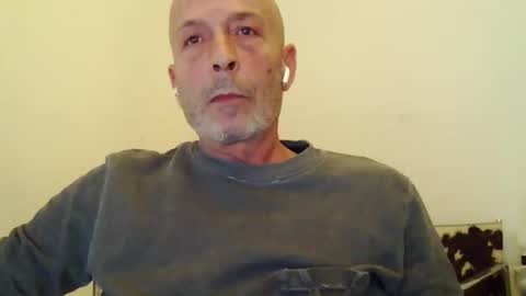 Snapshot of big23italy chatting on April 3, 4:16 pm big23italy online show from April 3, 4:16 pm