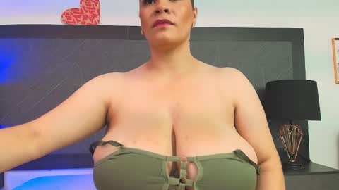 Snapshot of big_tits_in_your_face chatting on December 27, 8:18 pm Tell me Sophia  online show from December 27, 8:18 pm