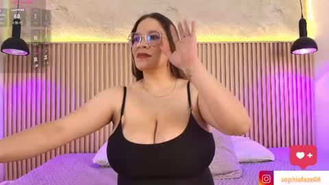 Snapshot of big_tits_in_your_face chatting on July 16, 8:59 pm Tell me Sophia online show from July 16, 8:59 pm