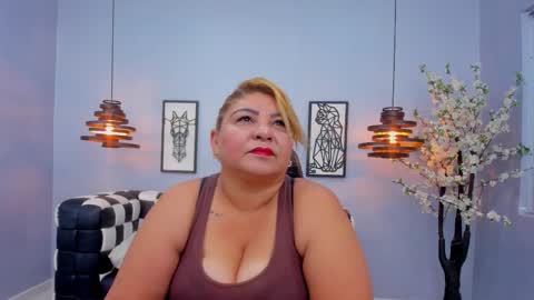 Snapshot of bigassmaturee chatting on November 29, 11:57 am BigAssMaturee online show from November 29, 11:57 am