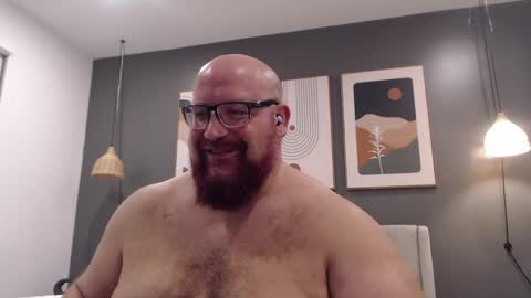 BigBear4Cuddles online show from April 16, 2:45 am