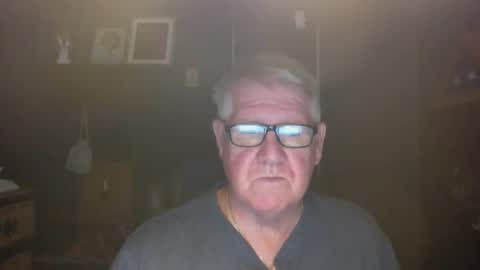 Snapshot of bigbeerdrinker1 chatting on October 21, 4:35 am bigbeerdrinker online show from October 21, 4:35 am