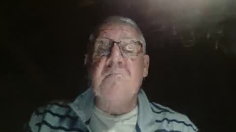 Snapshot of bigbeerdrinker1 chatting on November 10, 9:14 pm bigbeerdrinker online show from November 10, 9:14 pm