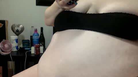 bigbellybabe1987 online show from February 1, 3:41 am