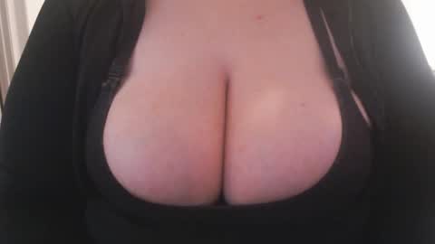 bigbittiesandfun online show from January 20, 8:09 am