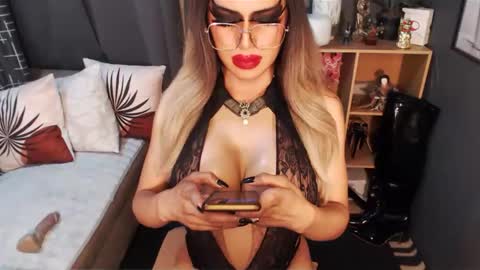 Loraine Cruz online show from March 3, 6:12 pm