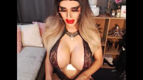 Loraine Cruz online show from September 16, 5:47 pm