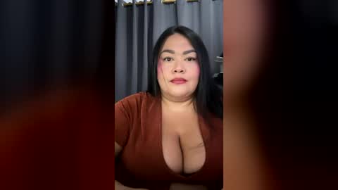 Snapshot of bigboobbws chatting on July 18, 6:50 am angelica online show from July 18, 6:50 am