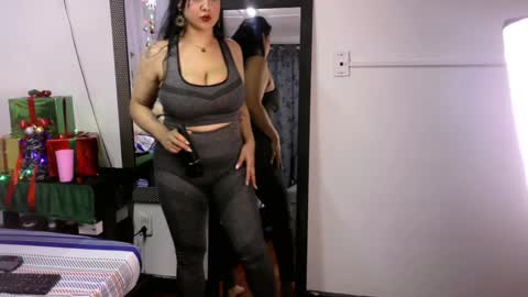 Snapshot of bigboobsrose chatting on December 11, 7:09 am Rose online show from December 11, 7:09 am