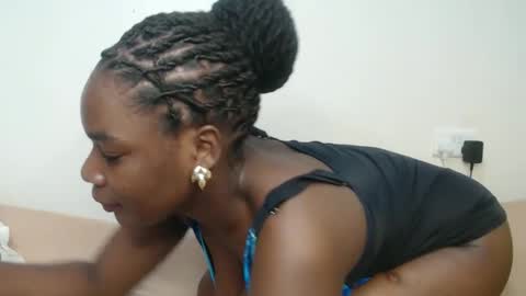 Snapshot of bigboobys123 chatting on December 16, 4:50 am bigboobys123 online show from December 16, 4:50 am