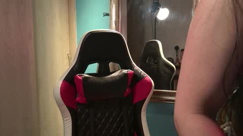 kyra Moor online show from November 1, 2:02 am