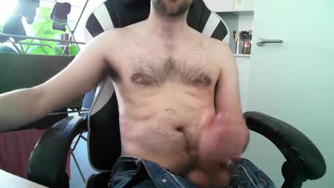 Snapshot of bigbrit_25 chatting on February 2, 2:13 pm Big Brit online show from February 2, 2:13 pm