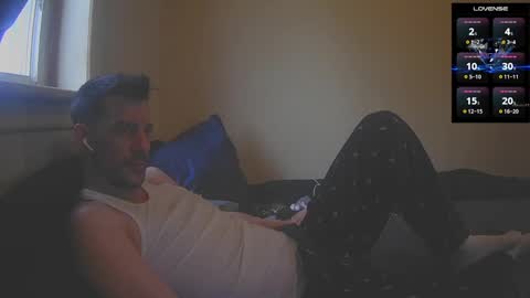 Jon - Im Straight online show from November 1, 2:08 pm