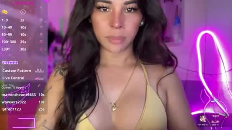 Snapshot of bigcockamanda23 chatting on October 10, 4:22 am queen amanda online show from October 10, 4:22 am