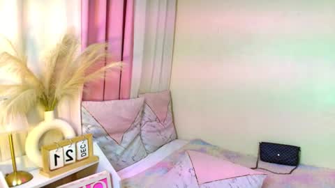 Snapshot of bigcockmarina chatting on December 21, 11:28 am HOLLY online show from December 21, 11:28 am