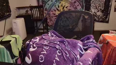 Snapshot of bigcocksmallmouth chatting on February 24, 3:33 am Cock and Cheese online show from February 24, 3:33 am